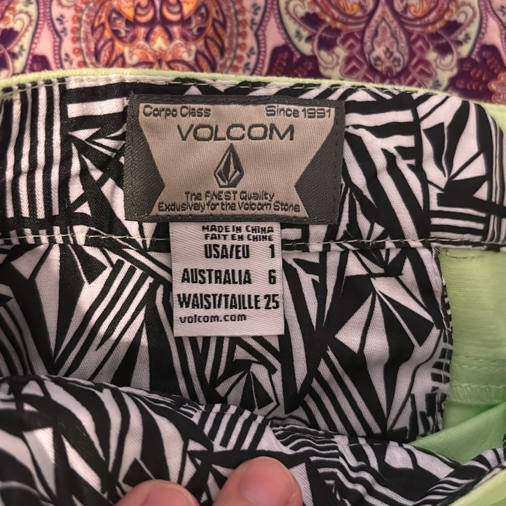 Volcom Shorts Bundle - image 4